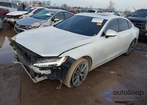 2017 Volvo S90 T6 Momentum z USA, uszkodzony, nr VIN YV1A22MK1H1016746